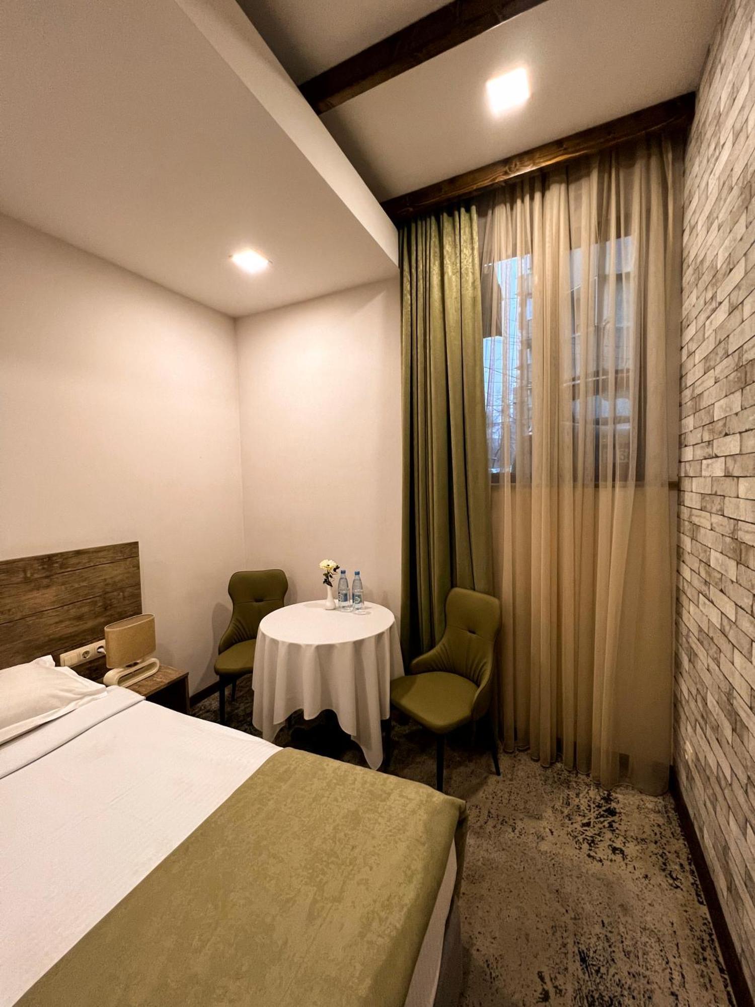 Evn Boutique Hotel Γιερεβάν Δωμάτιο φωτογραφία